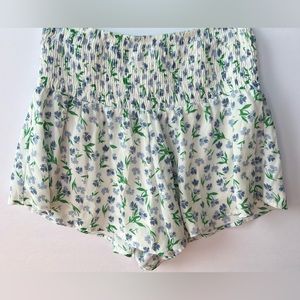 Flowy Flower Pattern Shorts